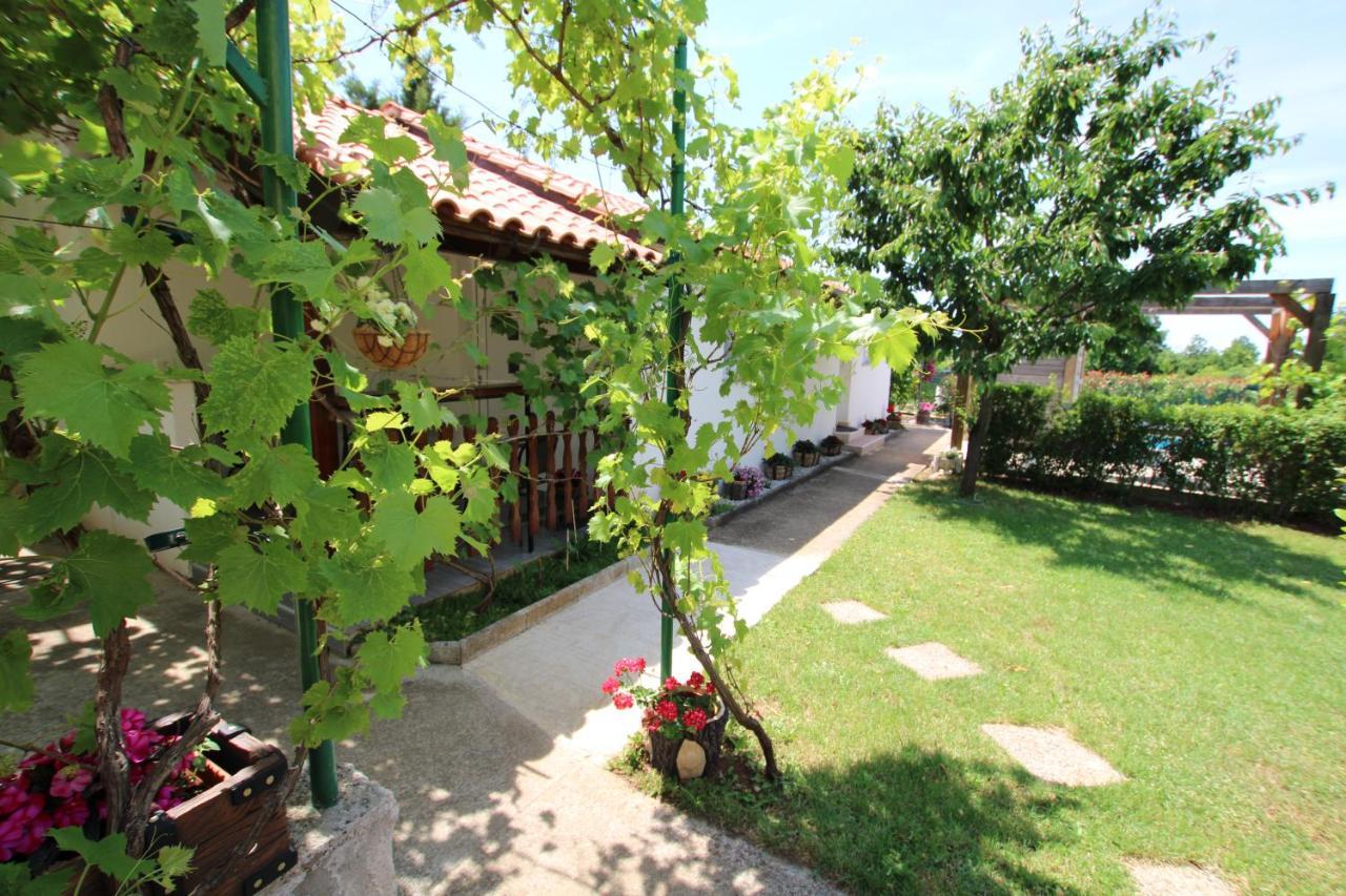 Apartments Green Garden Labinci Bagian luar foto